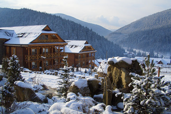 ТОП 5 готелів з фермою біля Буковелю взимку